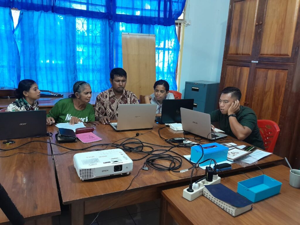 Pemeriksaan Terjemahan Lukas Bahasa Makatian di Saumlaki